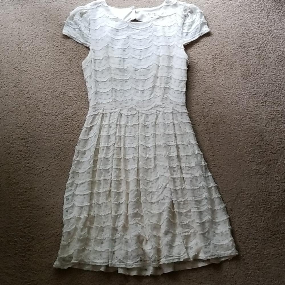 Lace Dress w Keyhole Back